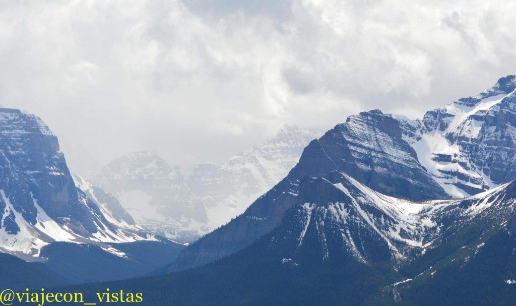 cadena montañosa rocosas de canada