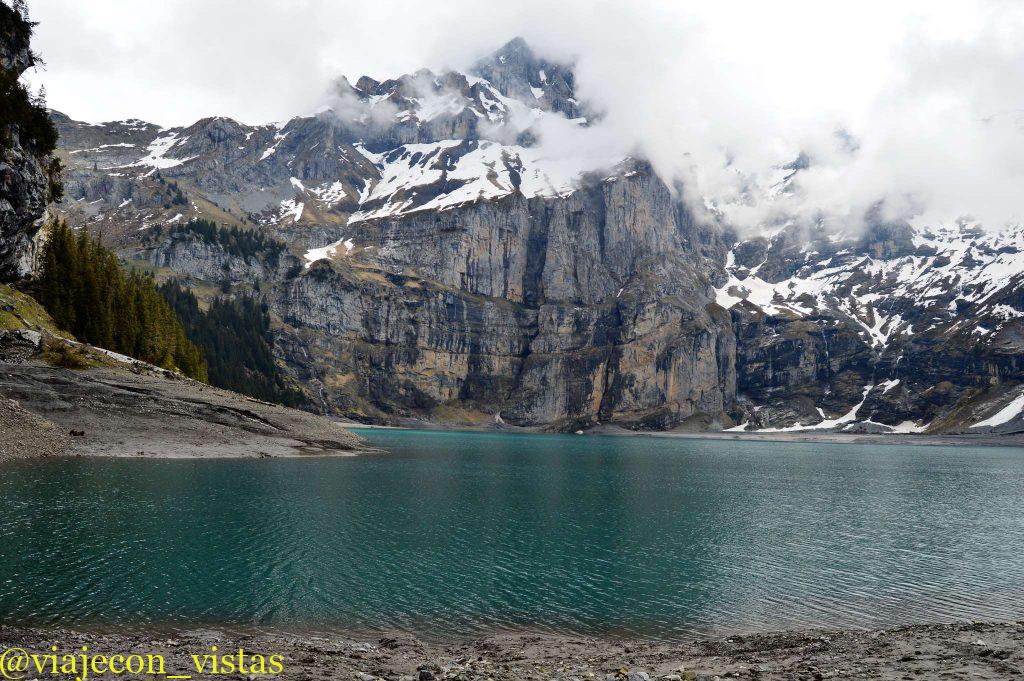 lago suizo de origen glaciar