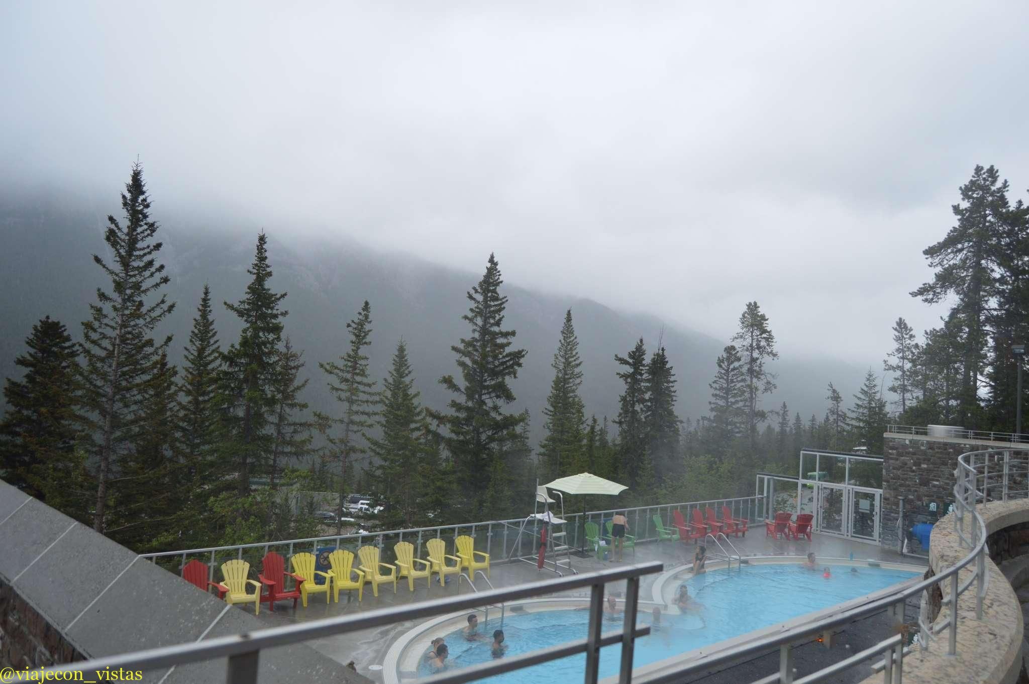 aguas termales en las montañas rocosas banff