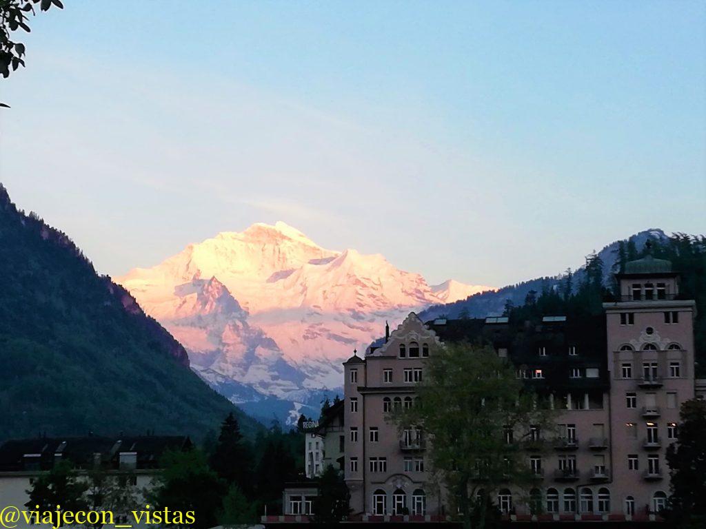 anocheciendo en interlaken