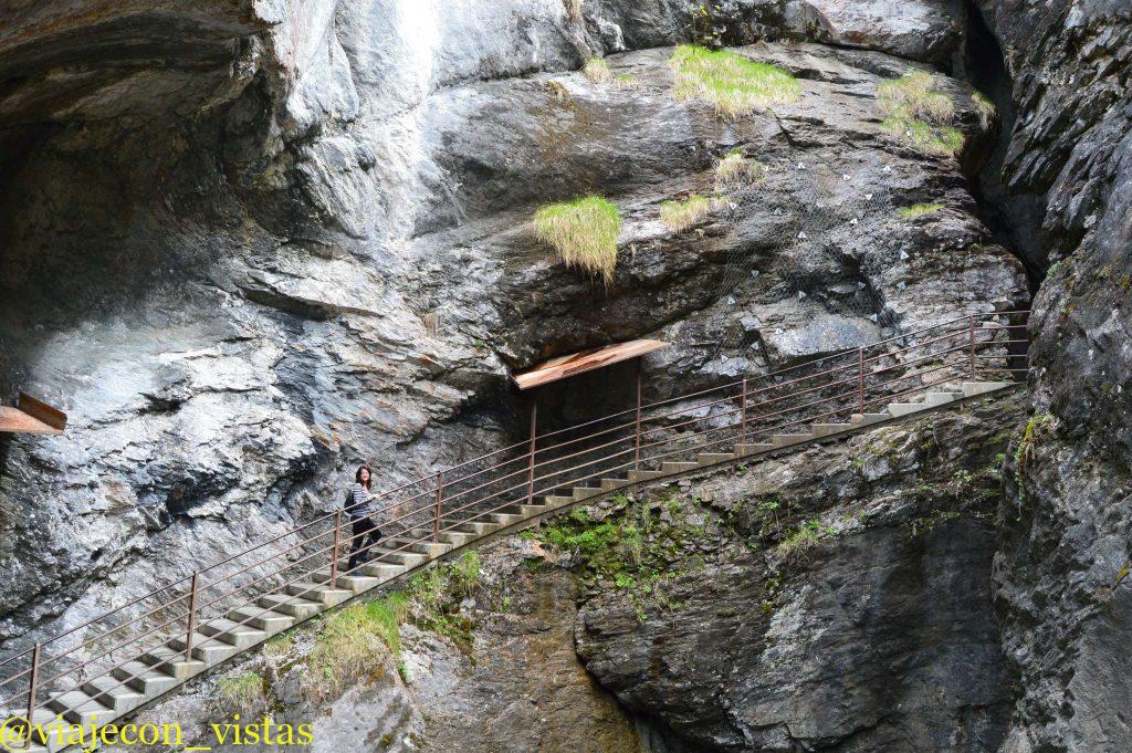 interior roca valle de lauterbrunnen
