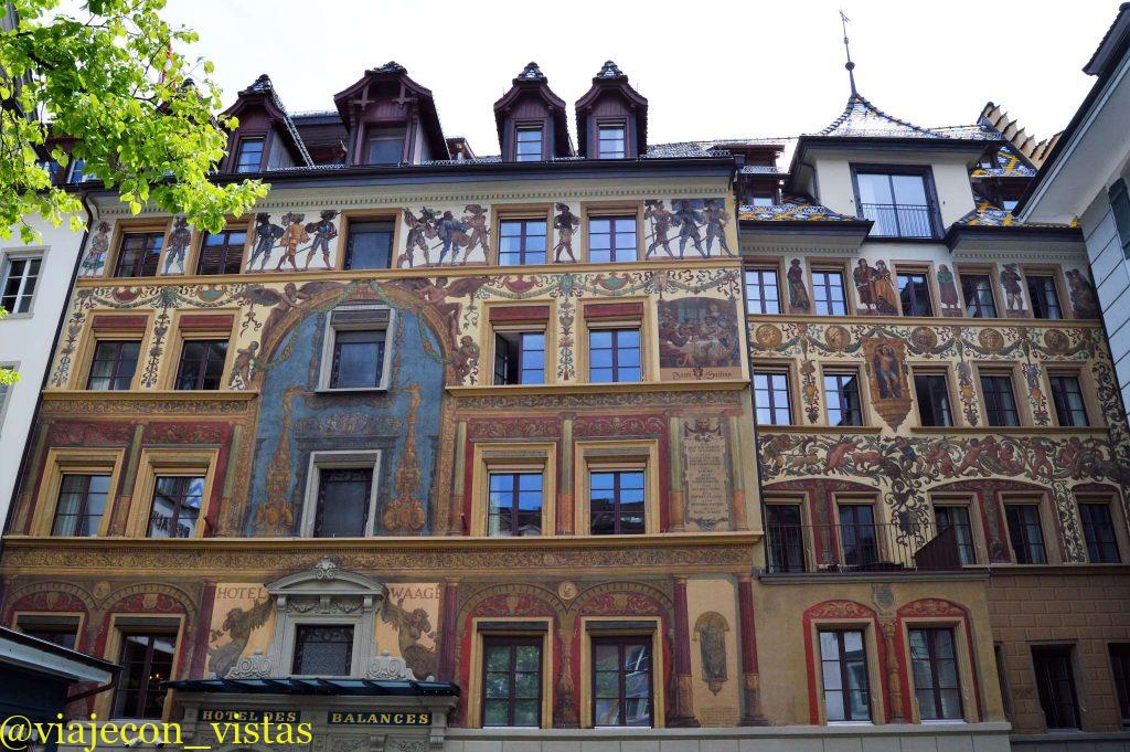 frescos en fachadas lucerna