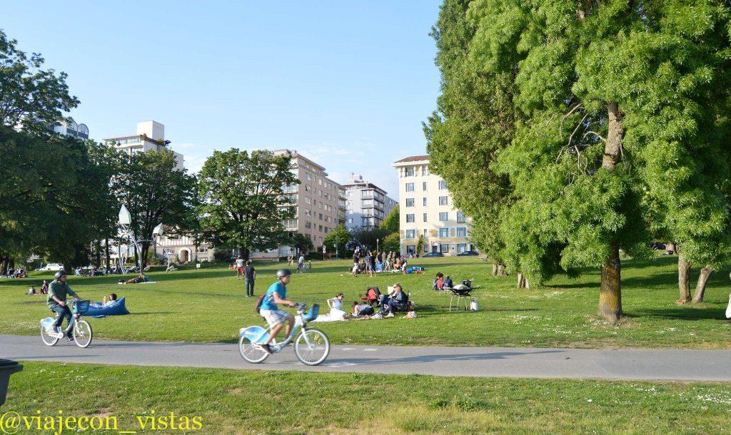 paseo junto a la bahia de vancouver