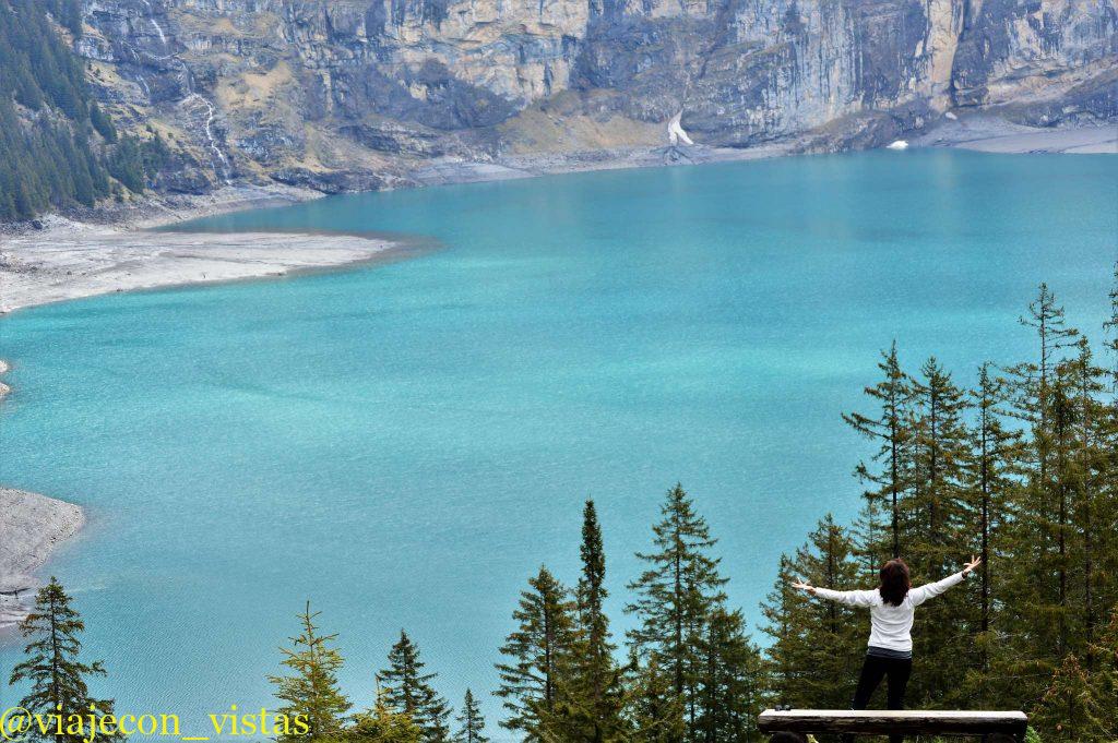 lago turquesa suizo
