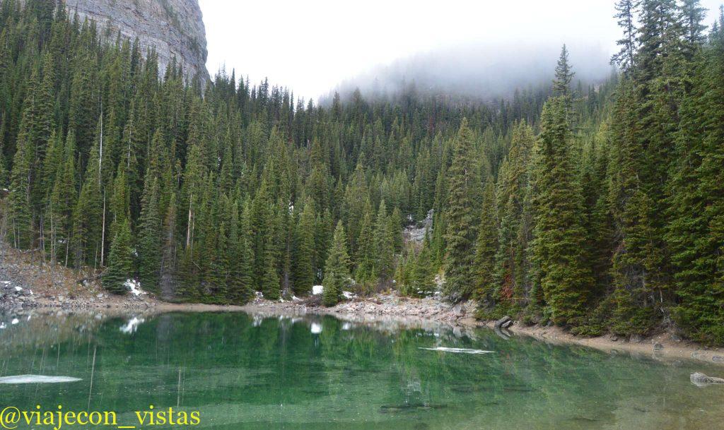lago del espejo en canada