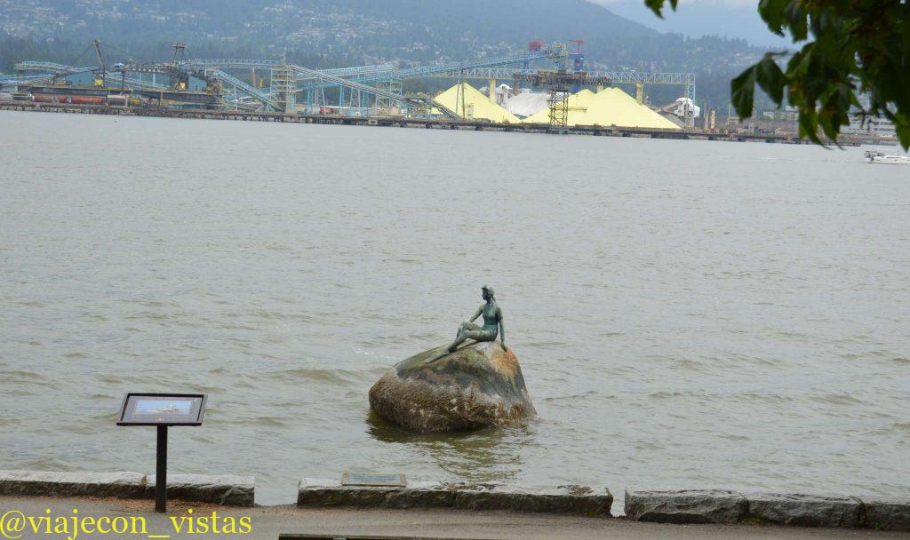 mujer en el mar vancouver