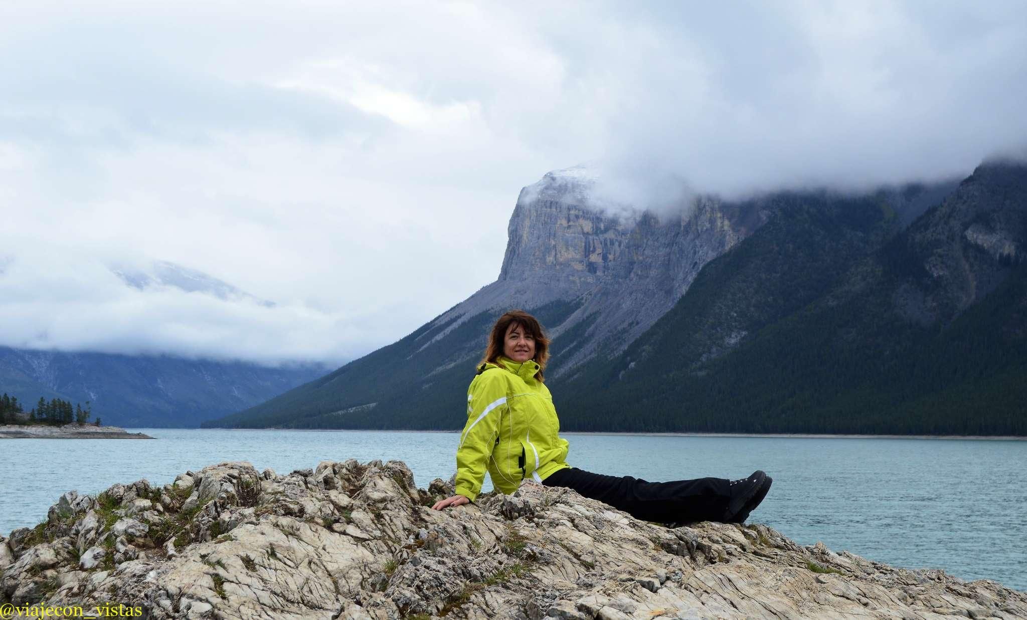 lago cercano a banff