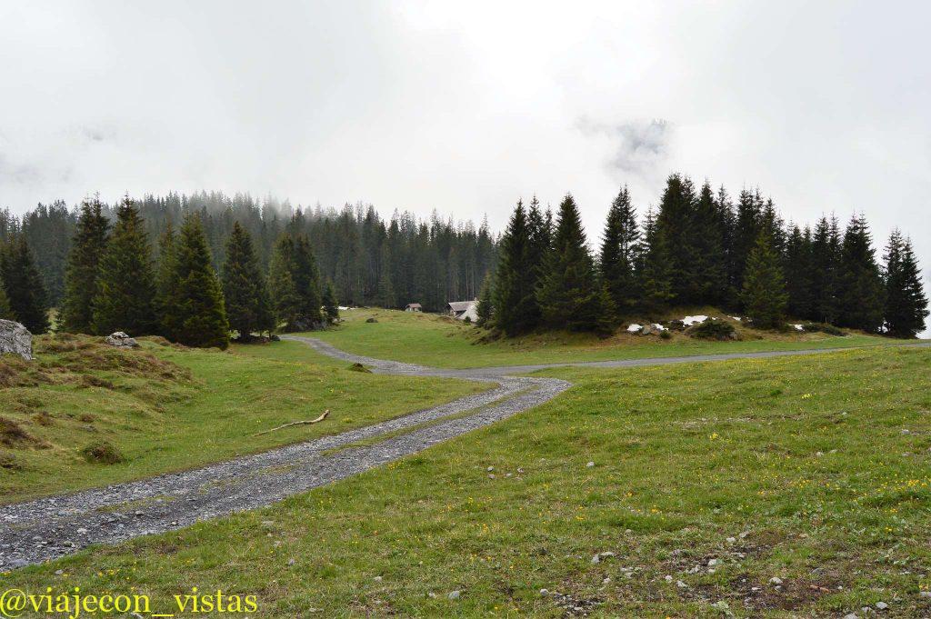 senderos lago suizo oeschinensee