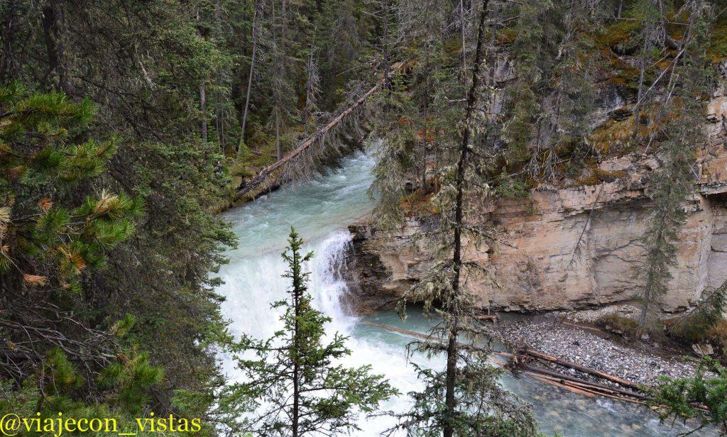 saltos de agua johnston creek alberta