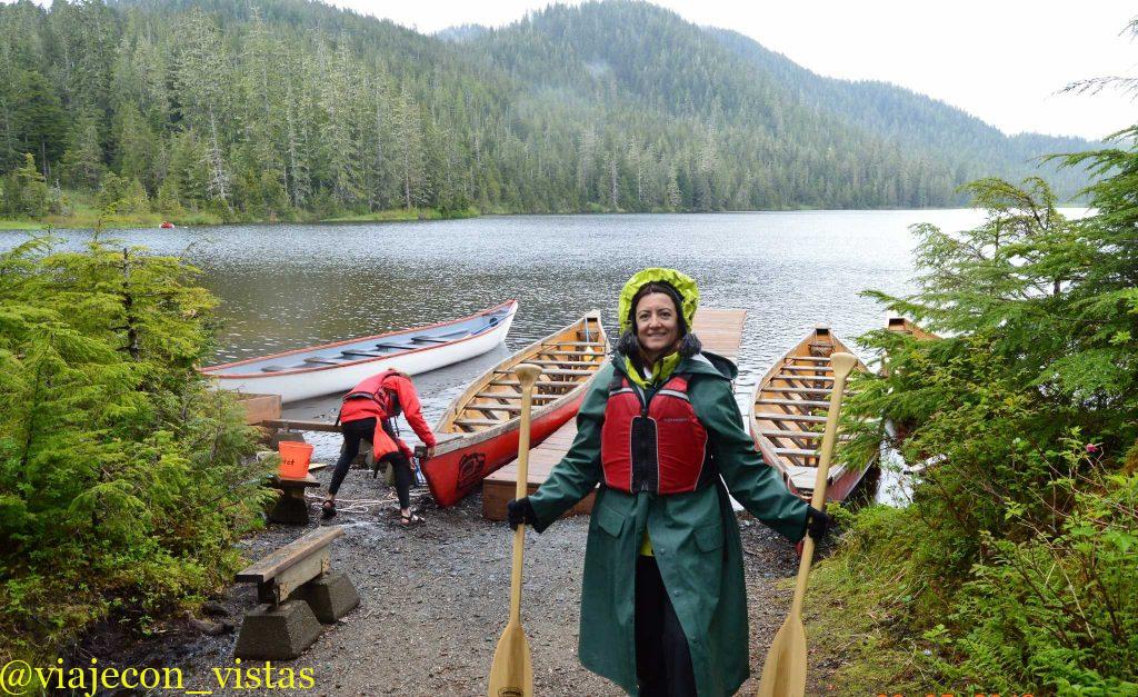 lago en el bosque tongass