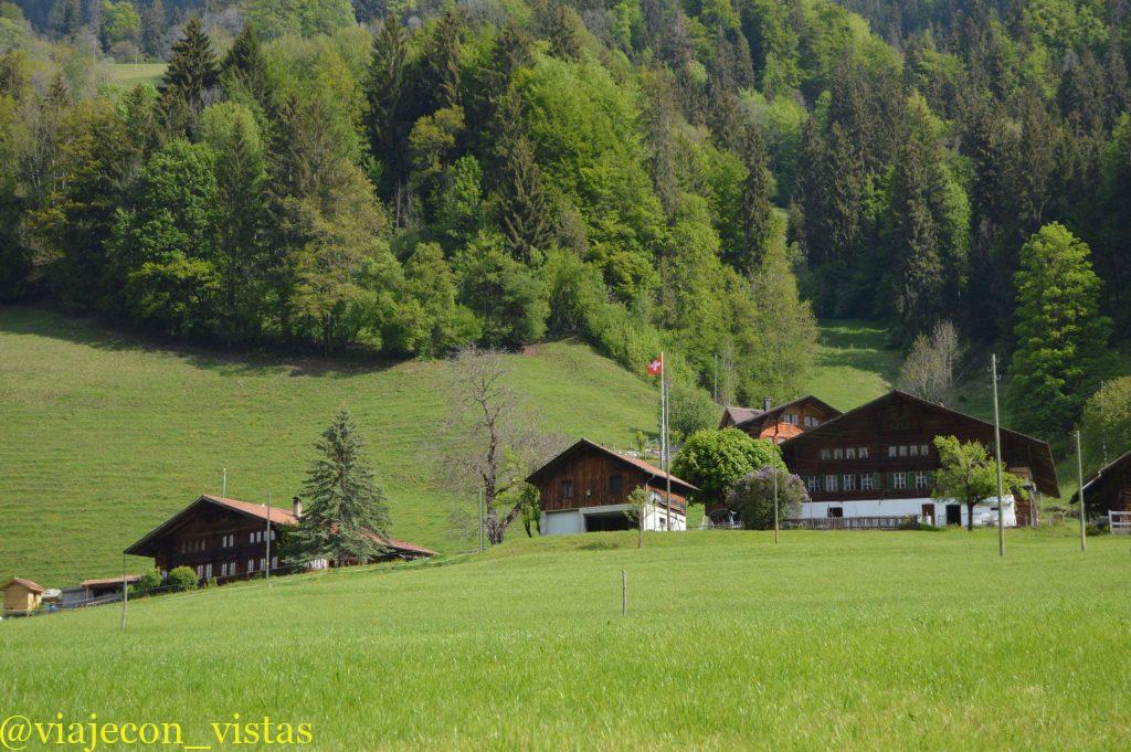 granjas en paisaje suizo