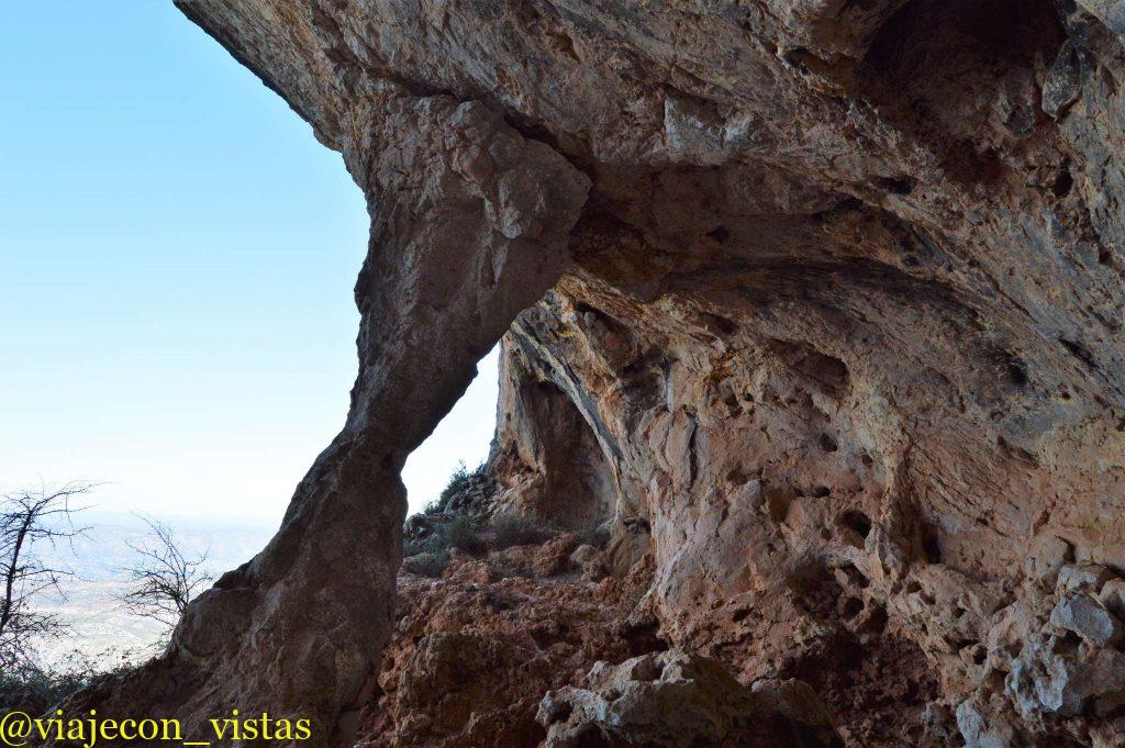 caprichos en el interior de la cueva de bolumini