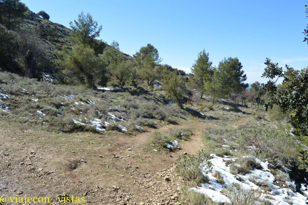 senda de los iberos camino a la cueva de bolumini