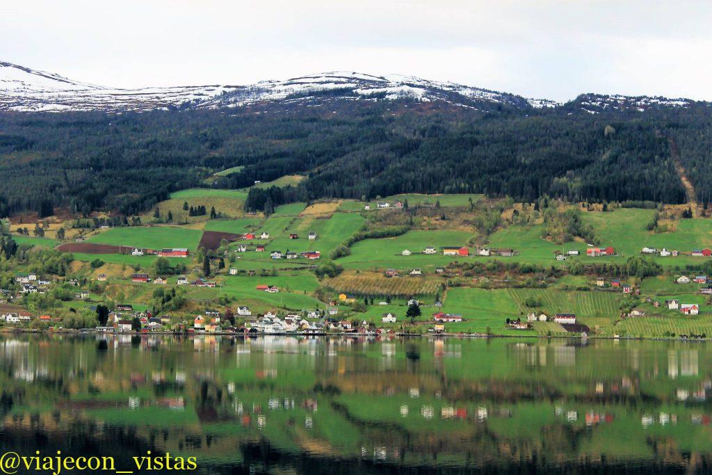 noruega en un espejo