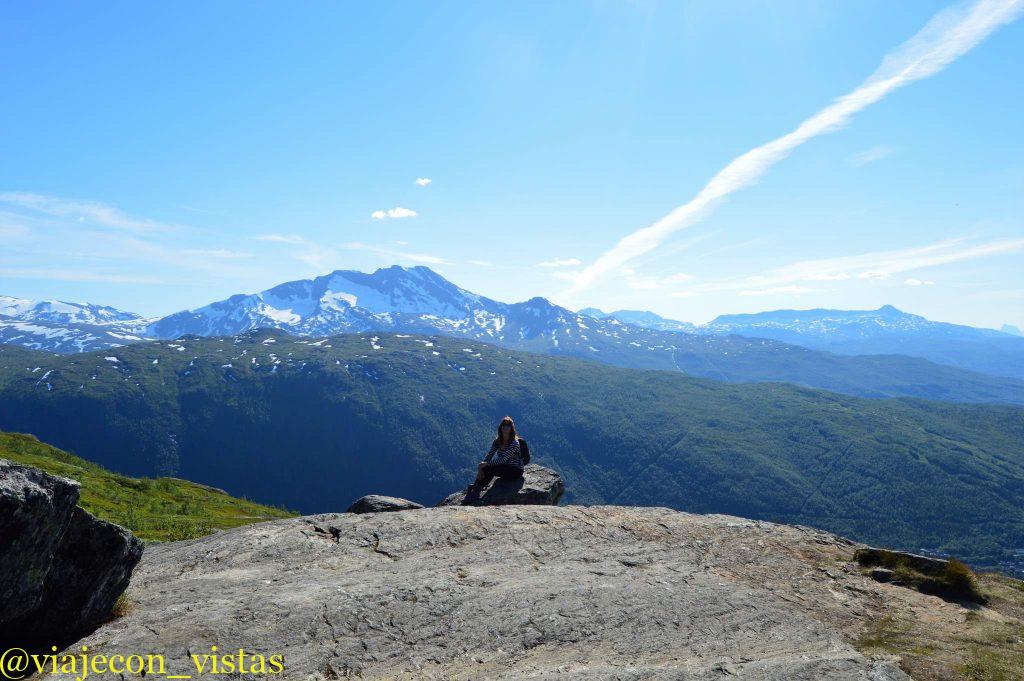 grandes montañas y paisajes del norte de noruega