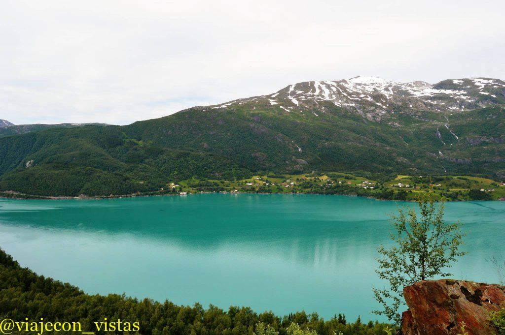 fiordo de gran belleza paisajes del norte de noruega