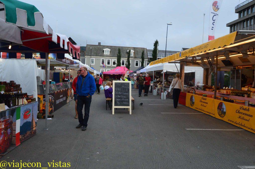 mercadillo en harstad norte de noruega
