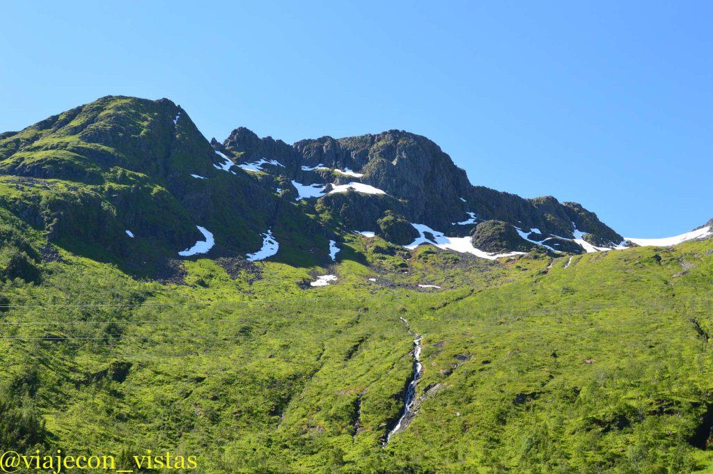 montañas de los paisajes del norte de noruega