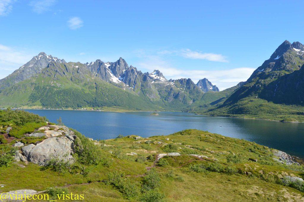 un gran escenario en la ruta por las islas lofoten