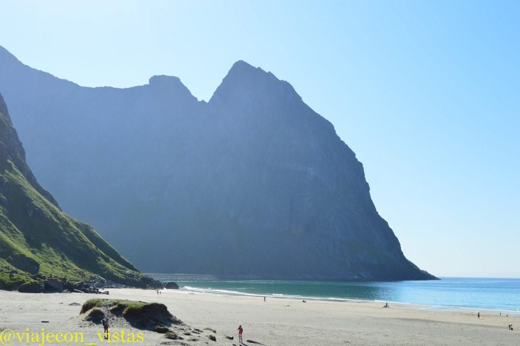 playa en las islas lofoten