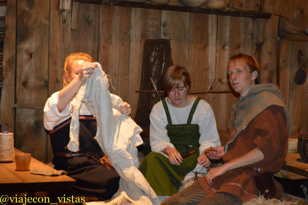 recreacion de la vida cotidiana del pueblo vikingo