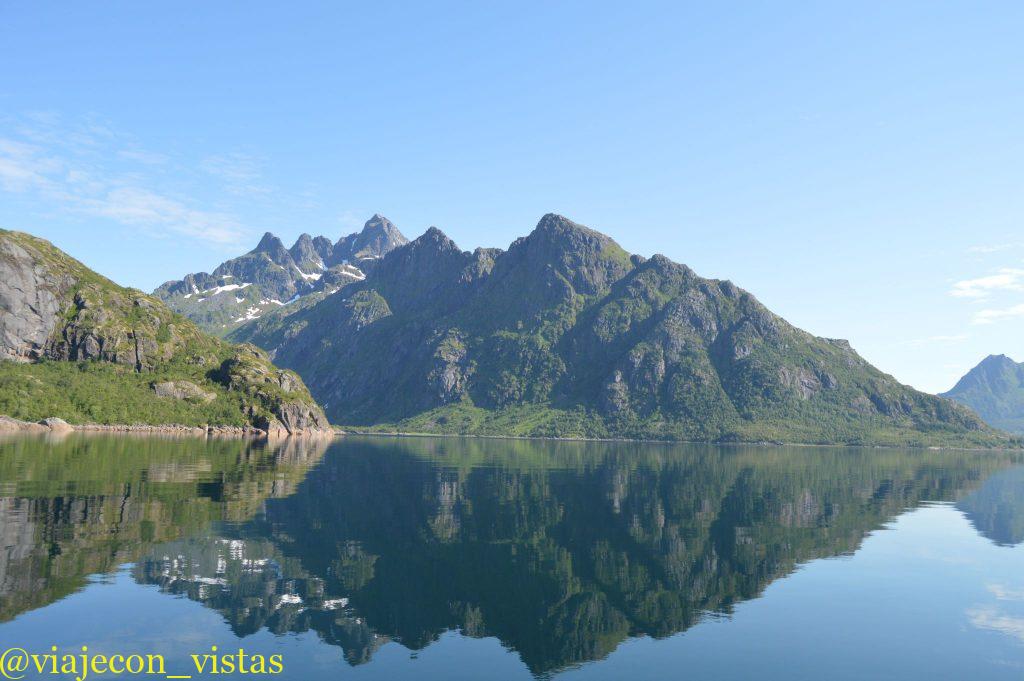 reflejos en el mar de noruega