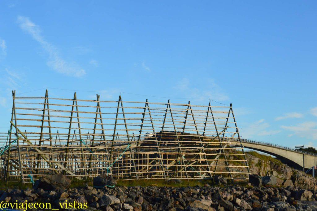catedral del bacalao en Hennisgvaær