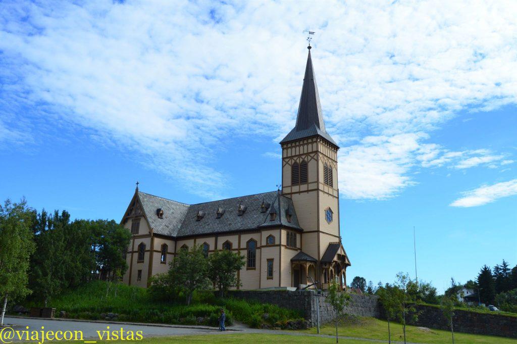 vagan church islas lofoten