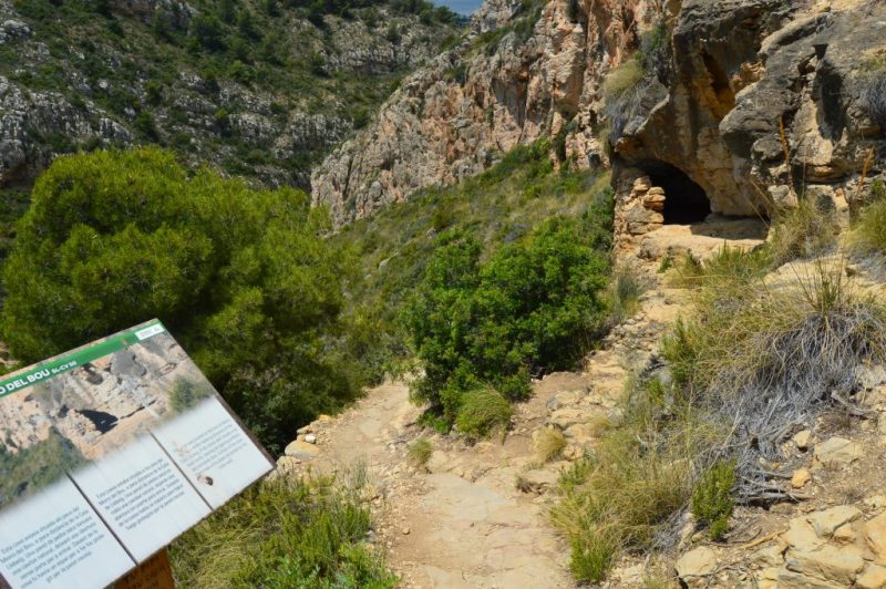 cuevas de la ruta acantilados de benitatxell