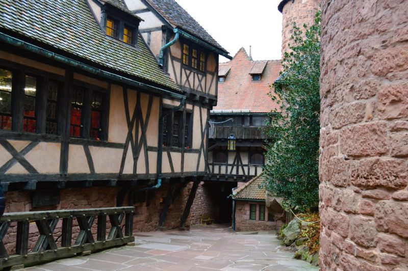 interior castillo haut-koenigsbourg