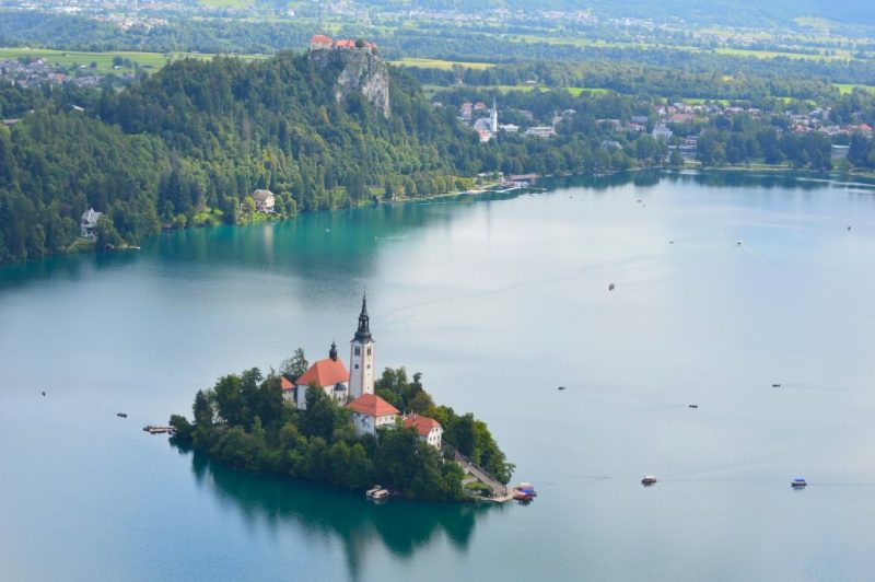 vistas espectaculares del lago bled