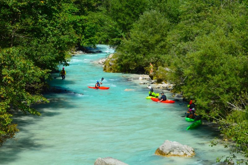 actividad de kayak rio soca