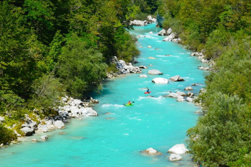 kayak en el rio soca kobarid