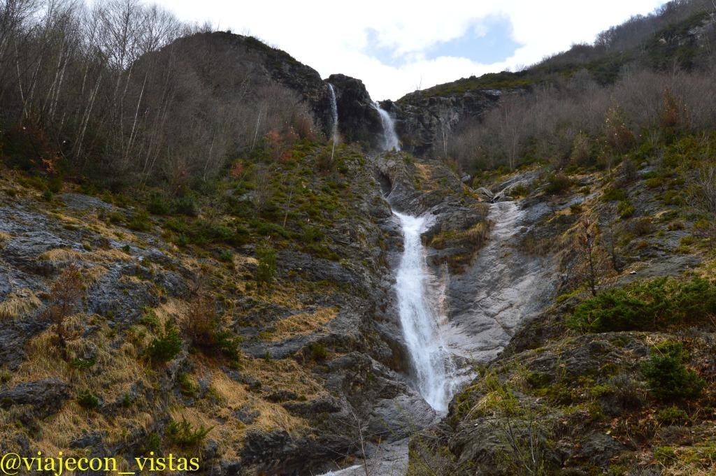 cascada del valle de la larri