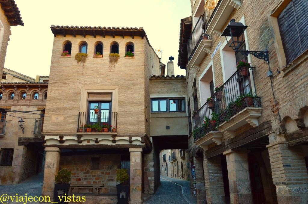 plaza mayor de alquezar