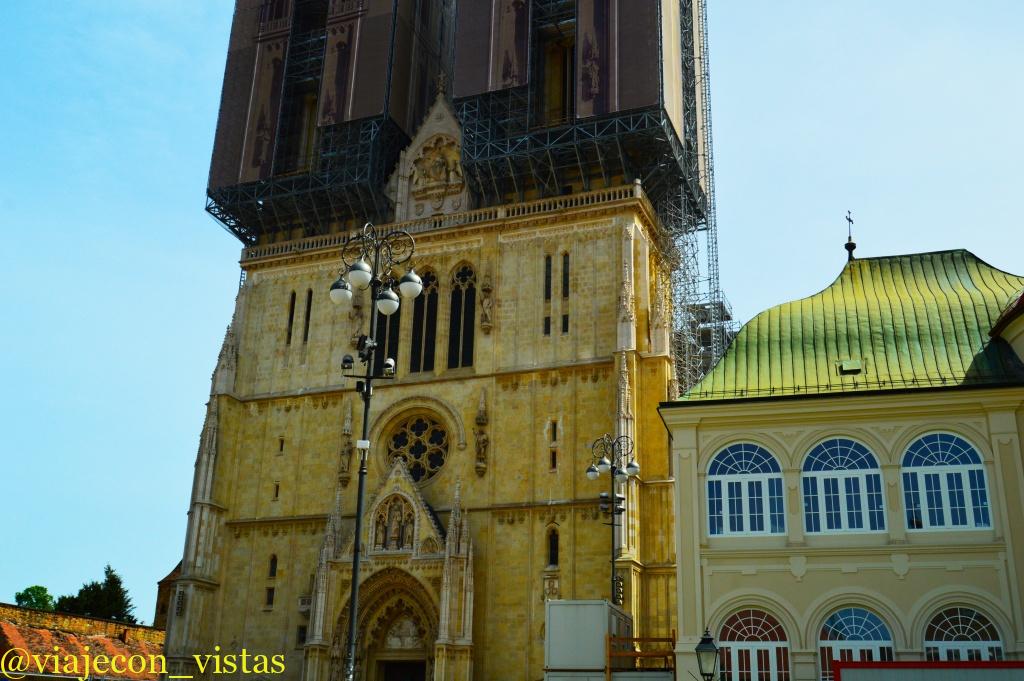 portico de la catedral de zagreb